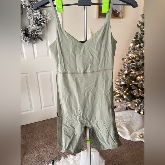 Outdoor Voices Zoom 8” Bodysuit Sandstone Tea Tree M - Picture 5 of 12